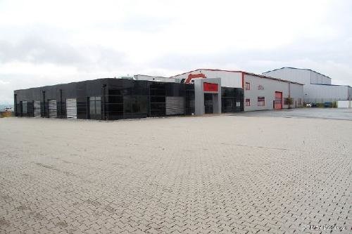 Продается коммерческая недвижимость в Бюрен, Германия Недвижимость Северный Рейн-Вестфалия (Германия)  Офисное крыло площадью около 701 м² разделено на две стадии строительства