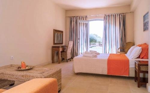 Две роскошные виллы Доминика 2 с 5 спальнями Недвижимость Пелопоннес (Греция)   Расстояния: до пляжа: 5 метров, до ресторана: 2