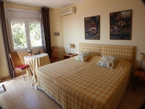 Продается дом с потрясающим видом на море в Серра Браве, Испания Недвижимость Жирона (Испания)  и состоит из 4 спален, 4 ванных, гостиной, столовой, кабинета, отдельной кухни