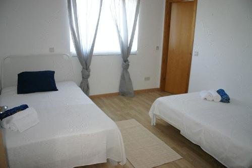 Продается вилла в Протарасе, Кипр Недвижимость Famagusta District (Кипр)  Вилла с четырьмя спальнями спроектирована и отделана по самым высоким техническим характеристикам и обеспечивает уровень качества и комфорта, идеальный для тех, кто хочет немного побаловать себя