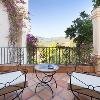 Продается роскошная вилла с панорамным видом на море в Бенаавис, Испания Недвижимость Андалусия (Испания)  Собственность распределена на 3 уровня и построена по самым высоким стандартам качества