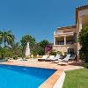 Продается роскошная вилла с панорамным видом на море в Бенаавис, Испания Недвижимость Андалусия (Испания)  Жилая площадь виллы составляет 498 m², участок имеет 5585 m², терраса 180 m²