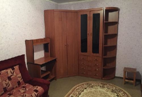 Сдам тихую, двухкомнатную квартиру Недвижимость Тюменская  область (Россия)  Имеется все необходимое, в том числе:  - wi fi; - телевизор; - кабельное тв; - стиральная машина; - чистое постельное белье;  - и многое другое