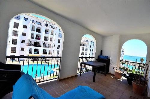 Апартамент средний этаж - La Duquesa Недвижимость Андалусия (Испания)  ВИД : Море, Пляж, Сад, Бассейн