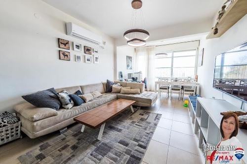 Продаётся в Хайфе, красивая, просторная и светлая квартира Недвижимость Хайфа (Израиль) 5 Ухоженный и чистый дом, всего 7 квартир