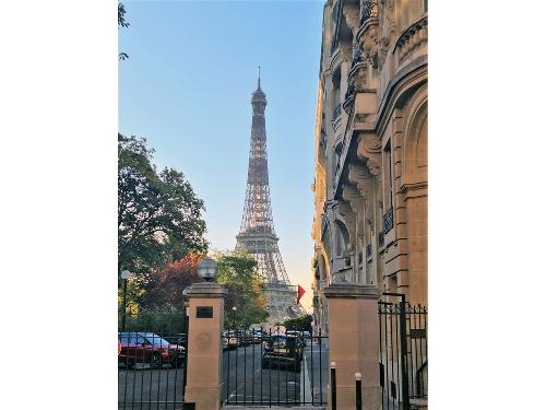 Великолепная квартира в престижном округе Парижа Недвижимость Paris (Франция)  Терраса 7,55 м2