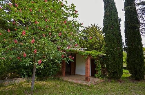 Деревенская усадьба в Поркересе на продажу  Недвижимость Жирона (Испания)