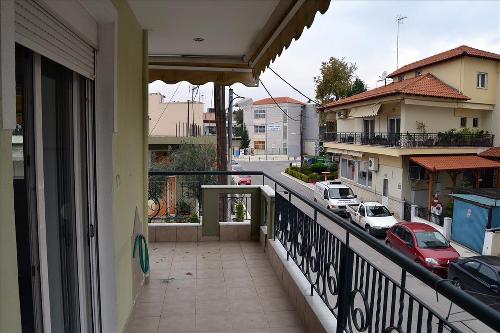 Греция Салоники Квартира 90 кв м, 3 комнаты, с паркингом Недвижимость Nomos Chalkidikis (Греция)  К недвижимости относится парковочное место Поездки за приобретением недвижимости