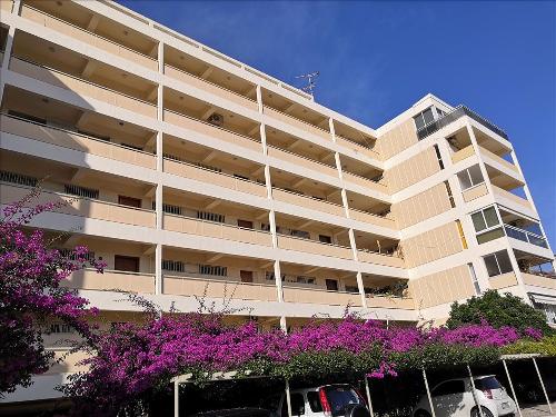 Греция Афины Квартира 75 кв м, сдана в аренду Недвижимость Nomos Attikis (Греция)  20 км 	 Кол-во комнат 3 	 Лифт Камин Продается квартира площадью 75 кв
