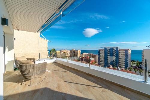 Испания Коста Бланка (юг), Торревьеха Волшебная вилла с потрясающим видом на море Недвижимость Валенсия (Испания)  В доме 3 спальни и 4 ванные комнаты