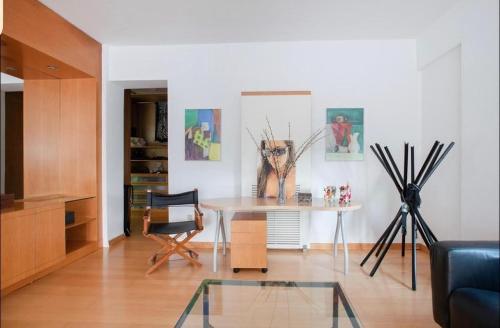 Греция Продажа - Вилла 600 m² в Афинах Недвижимость о Крит (Греция)  Есть выбор квартир и домов в различном бюджете, в том числе и коммерческие объекты