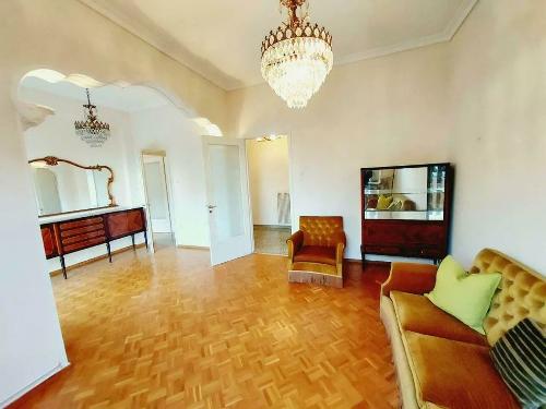 Греция Продажа - Здание 200 m² в Афинах Недвижимость Nomos Attikis (Греция)  Недвижимость продается с мебелью