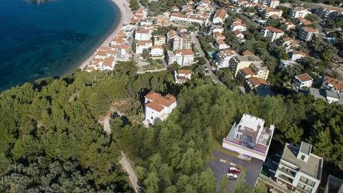 Черногория Вилла в Свети Стефане, с видом на остров и море Недвижимость  Будва (Черногория)  Общая площадь дома (без патио) составляет 700м2