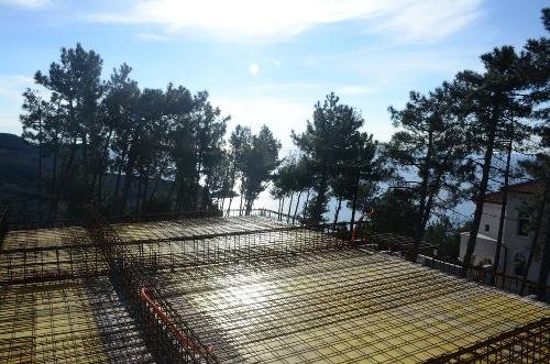 Черногория Вилла в Свети Стефане, с видом на остров и море Недвижимость  Будва (Черногория)  -Принимая во внимание расположение здания, панорамные окна (с высотой от 3,0 до 3,4 м) используются с двойным остеклением 8 + 14 + 6 мм