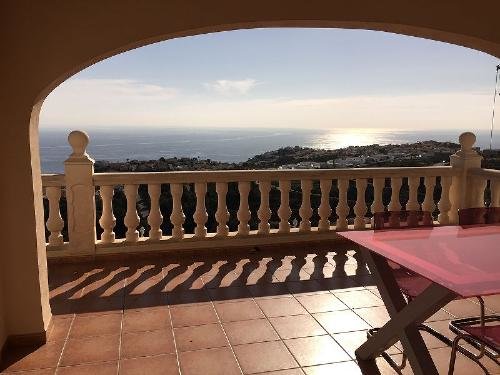 Испания Морайра Вилла с панорамным видом на море Недвижимость Валенсия (Испания)   Вилла в идеальном жилом состоянии и полностью готова к заселению