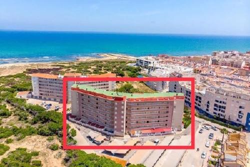 Недвижимость в Испании, Квартира рядом с морем в Ла Мата, Коста Бланка, Испания Недвижимость Валенсия (Испания) Квартира на первом этаже с небольшим участком в городе Ла Мата