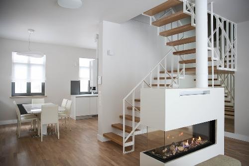 Предлагаем в аренду 2х этажный дом в Юрмале, район Булдури Недвижимость Jūrmala (Латвия)  На первом этаже есть кухня, гостиная с камином, санузел