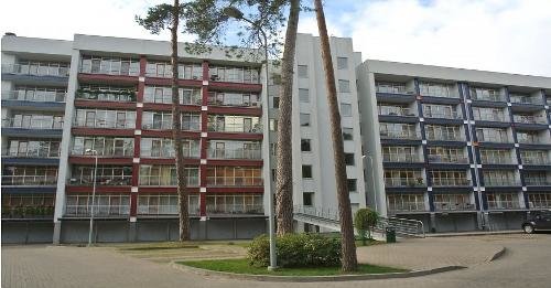 На летний сезон сдаём в аренду квартиру в Юрмале Недвижимость Jūrmala (Латвия) Предлагаем в аренду просторные трёхкомнатные апартаменты в элитном проекте “Marienbad-2”, расположенные в дюнной зоне у самого моря в Юрмале