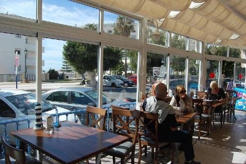 Хостел с рестораном в Nerja (Малага) Недвижимость Андалусия (Испания)  Это один из крупных туристических центров на побережье Коста-дель-Соль, который предлагает своим гостям одновременно опции и для пляжного и для экскурсионного отдыха