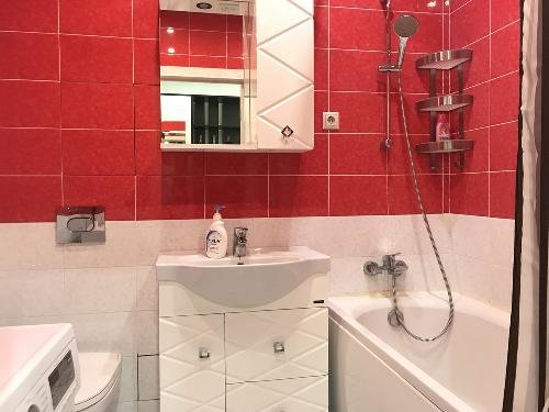 Двухкомнатная квартира на сутки Недвижимость Московская  область (Россия)  Квартира полностью меблирована, есть вся необходимая посуда, столовые приборы, постельное бельё и полотенца, туалетные принадлежности