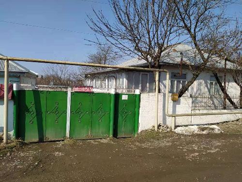 Продается дом с Ивановка, Азербайджан Недвижимость Ismayilli Rayonu (Азербайджан) Продается двухэтажный дом в селе Ивановка, участок 9 соток, имеется огород, гараж, сарай, туалет и баня внутри дома, вода всегда есть, газ, электричество